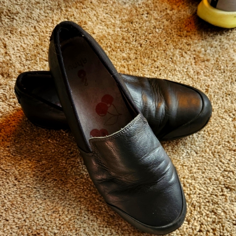 Ahnu Jackie Professional Loafers With Nonslip Sole Size 11